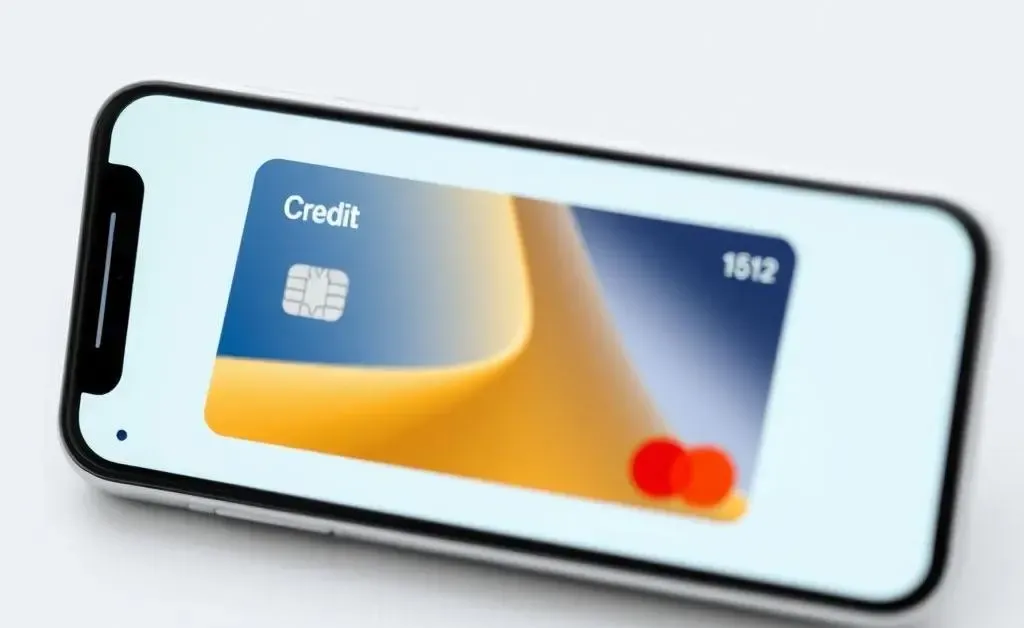 Smartphone displaying credit card alert